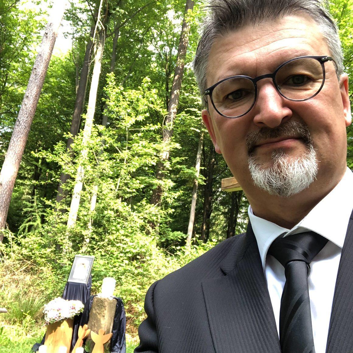 trauerredner-köhler-im-waldfriedof-schlitz