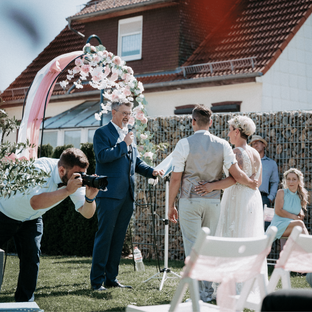 trauredner-matthias-koehler-freie-trauung-kaltensundheim-thueringen-trauversprechen